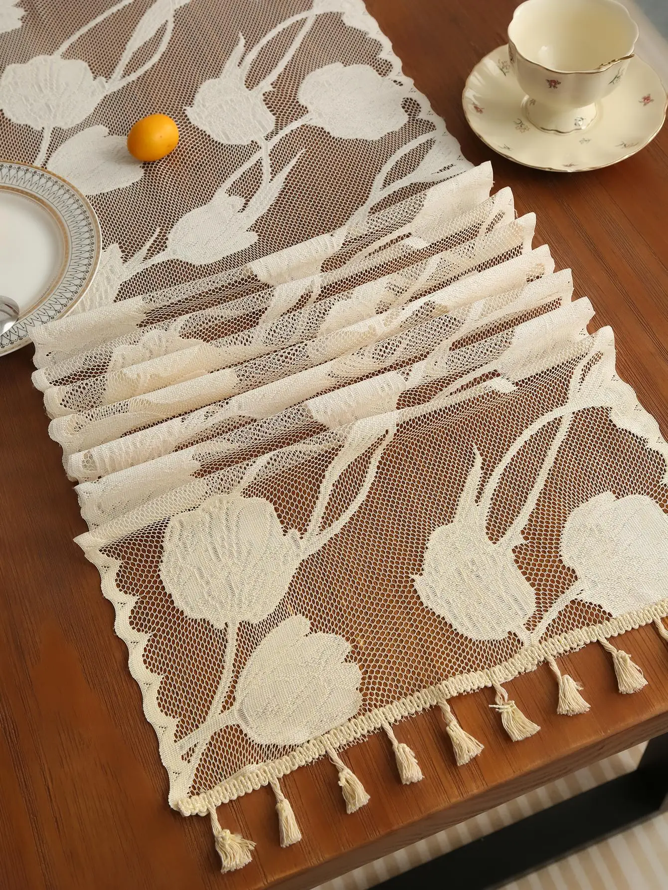 Beige Lace Table Runner with Tassel Wedding Decor Hollow Tablecloth Nordic Romance Table Cover Coffee Bed Runners
