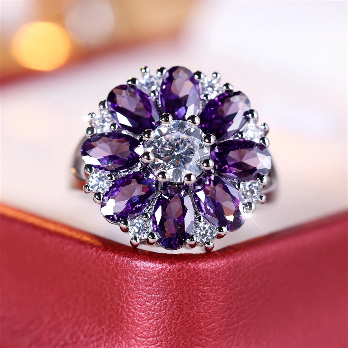 New Fashion Simple Rings For Women Purple Zircon Flower Shape Lady Ring Wedding Party Finger Jewelry Gift Female Engagement Ring