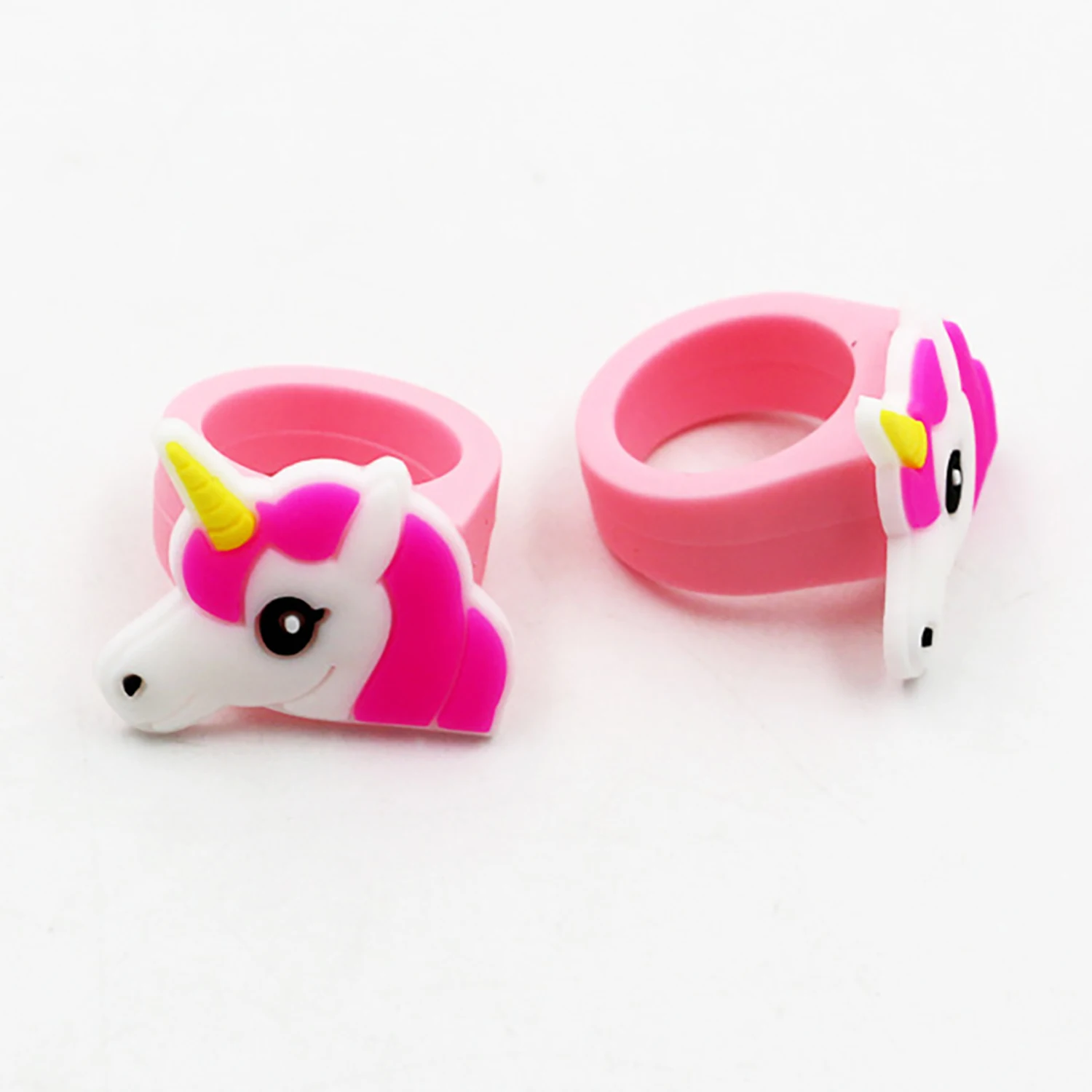 10Pcs Children\'s Cartoon Unicorn Ring PVC Soft Rubber Finger Ring Rainbow Toy Kids Themed Birthday Party Favors Prizes Toys