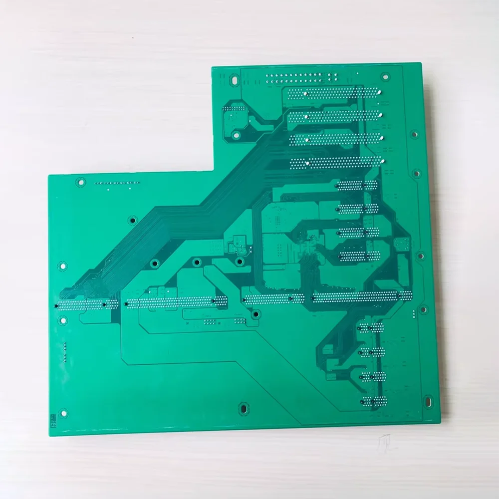 

Промышленная базовая плата SPXE-13S-R10-HYV Rev.1.0