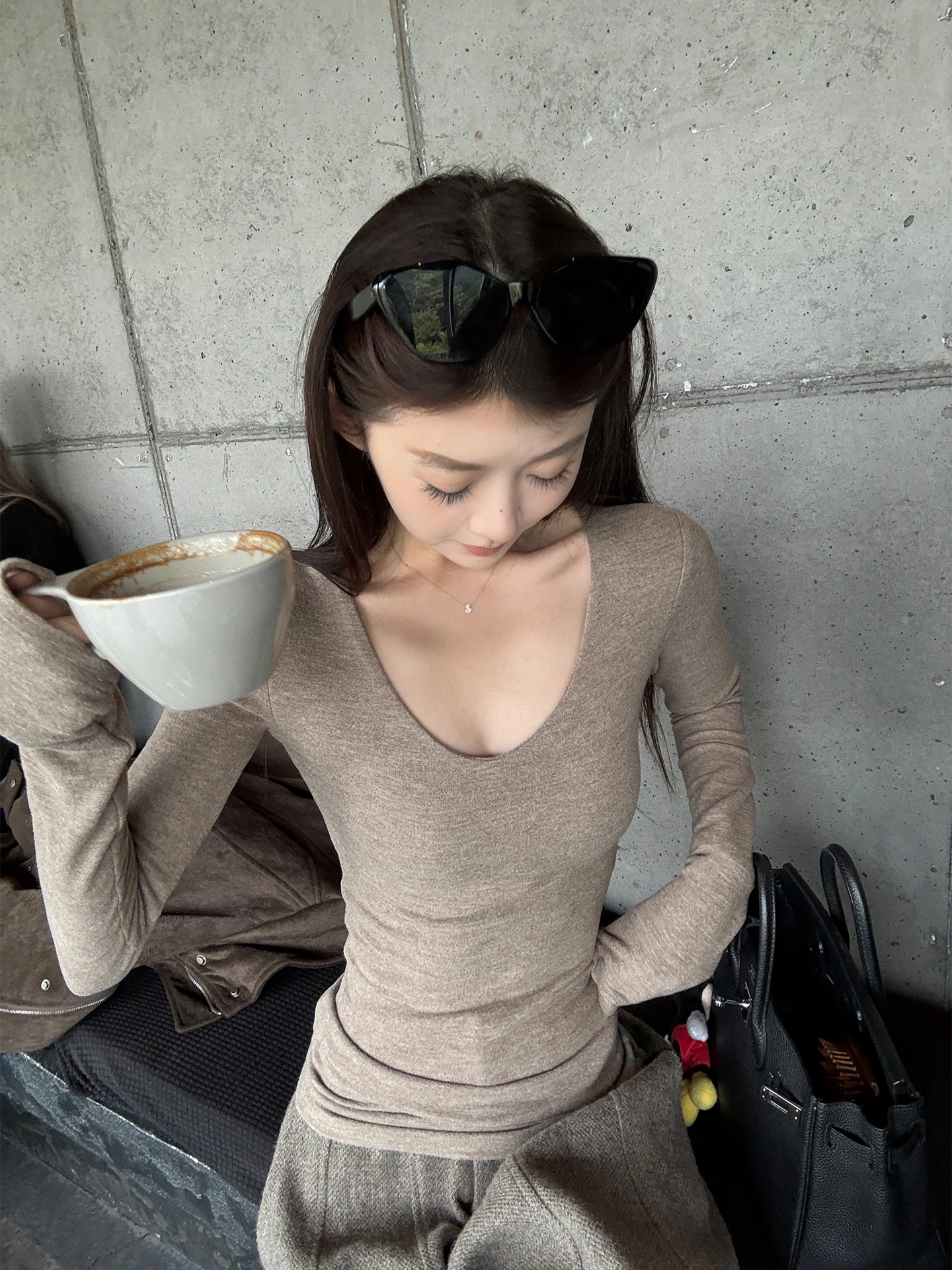 

Новинка: Ультратонкий шелковистый трикотаж из 50% шерсти и 5% волокна, с глубоким U-образным вырезом, приталенный крой, повседневный стиль, длинный рукав...