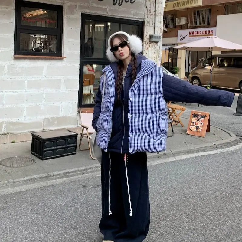 เสื้อกั๊กผู้หญิงแบบพาร์ก้าสำหรับฤดูใบไม้ร่วงและฤดูหนาว บุด้วยใยสังเคราะห์ แฟชั่นเกาหลี ลายสก็อต เสื้อโค้ทสั้นสำหรับสาวๆ ให้ความอบอุ่น