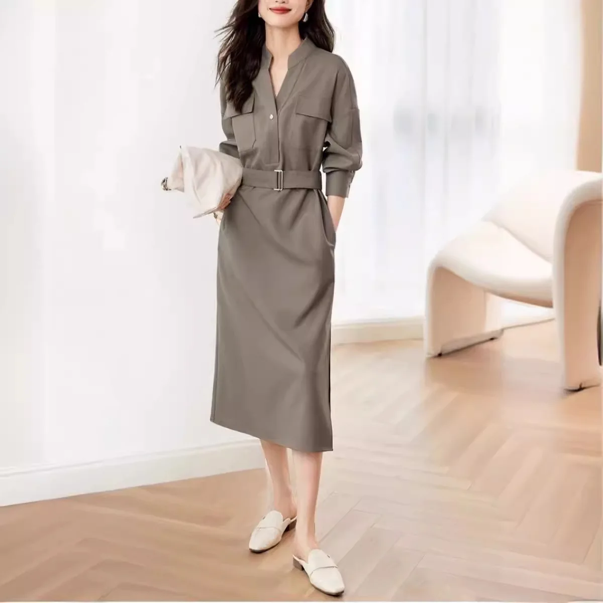 

Elegant Commuting Dress 2025 Style, New Autumn V-neck, Waist-cinching, Slenderizing Long Sleeve Shirt Dress for Women.