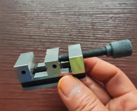 

Micro Precision Flat Mouth Pliers QGG25/33/38A1 Inch 1.3 Inch 1.5 Inch Mini Cross V-shaped Mouth Pliers