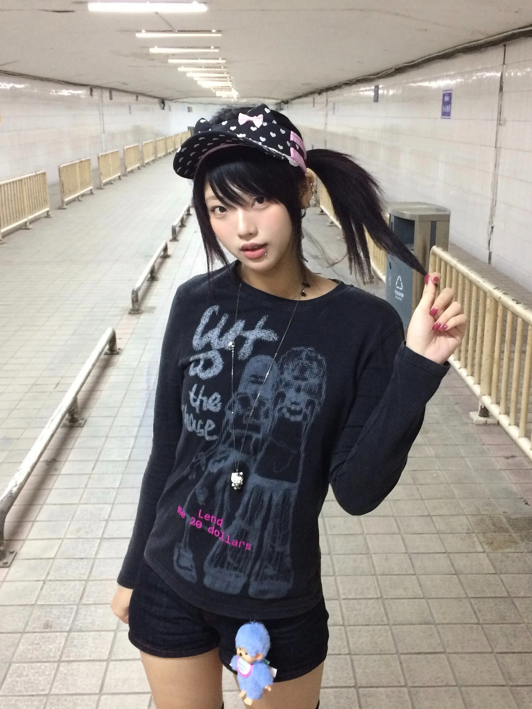 Karrram Japanisches Y2k Anime-Print-T-Shirt im Trashy-Stil der 2000er Jahre, langärmeliges schwarzes Oberteil, Vintage Harajuku Streetwear, amerikanischer Retro-Look – Detail 6