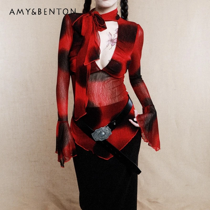 

Европейский и американский ретро-дизайн, полый низкий вырез, бант, лента, градиент, красный женский топ, осень 202, новая эластичная сетчатая футболка, женская футболка