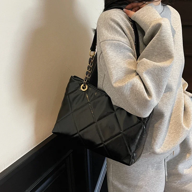 우아한 가죽 클래식 디자이너 파리 스타일 가방 트렌디한 크로스바디 핸드백 여성용 단색 레저 및 비즈니스용