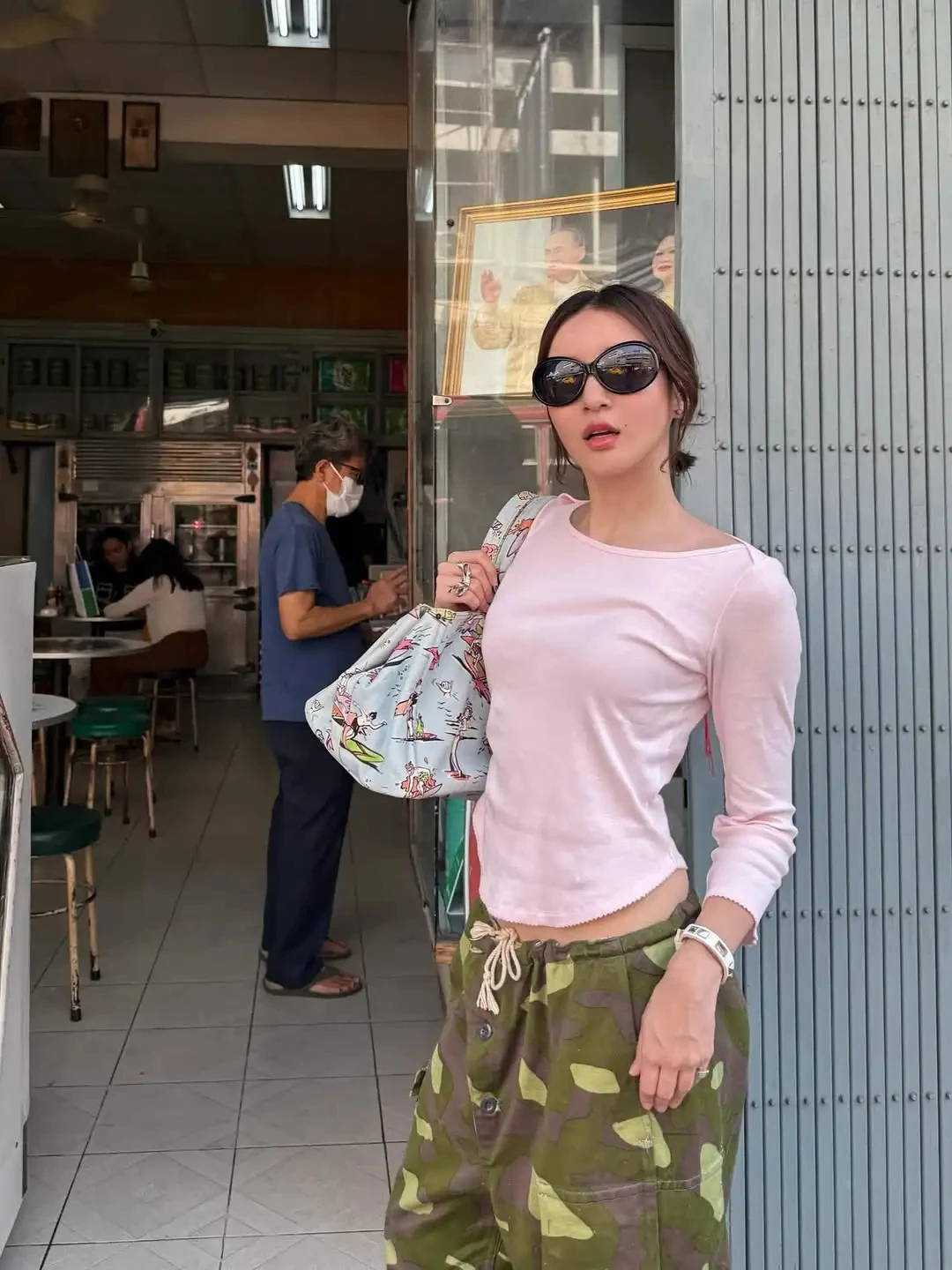 

Светло-розовый укороченный топ с открытыми плечами, однотонный топ уникального дизайна, универсальная базовая рубашка для повседневной носки, тонкий женский топ для спорта