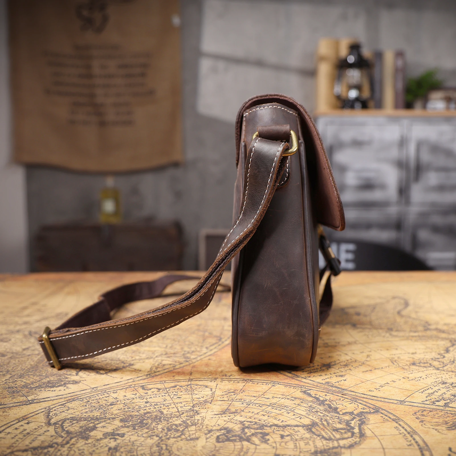 S.WORKER Vintage Echtleder Herren-Umhängetasche, Lässige Crossbody-Tasche, Crazy Horse Leder Schultertasche, Handgefertigt – Detail 10