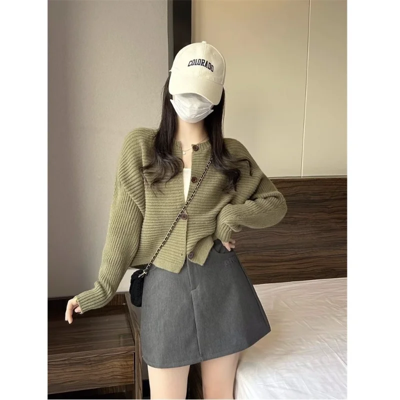 Autumn and Winter Women's Small, Loose, High End Bat Sleeve Round Neck Short cardigan Sweater Coat All match Top