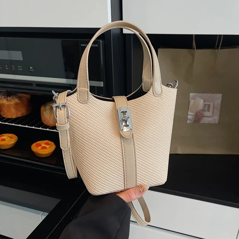 

Elegant Solid Color Leather Tote Bag - Minimalist Crossbody Design With Unique Letter Logo & High-End Craftsmanship