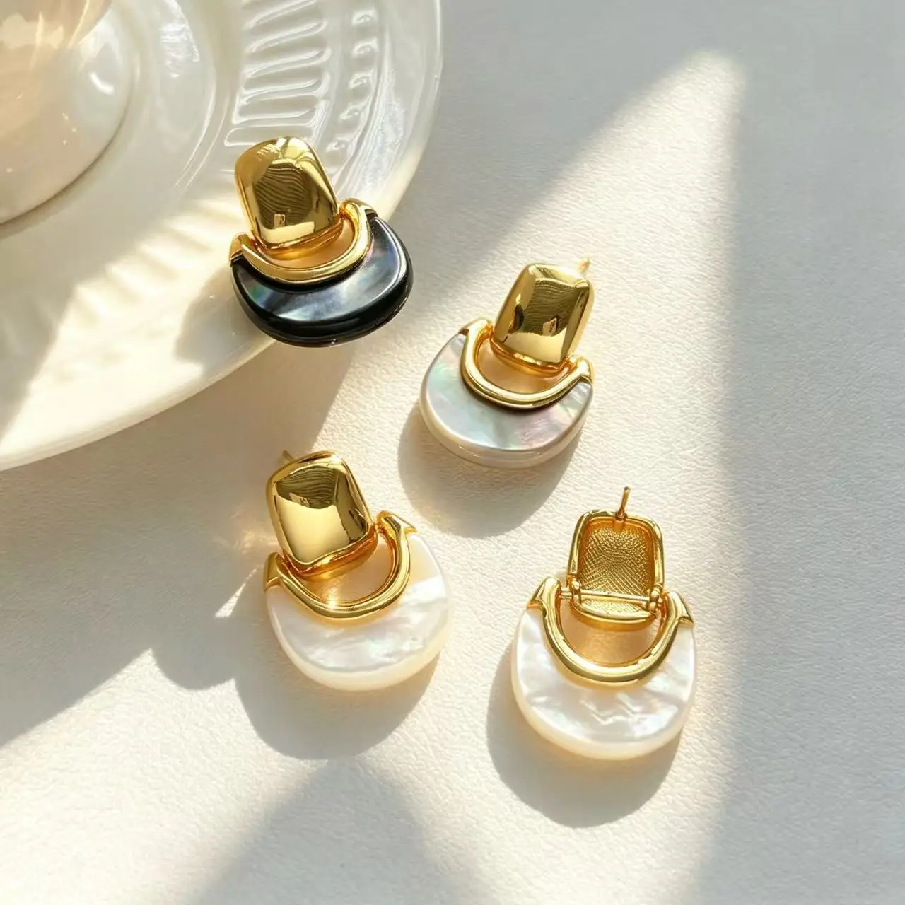 Retro texture metal square buckle natural butterfly shell semi-round earrings gentle pearlescent fritillary French daily commute