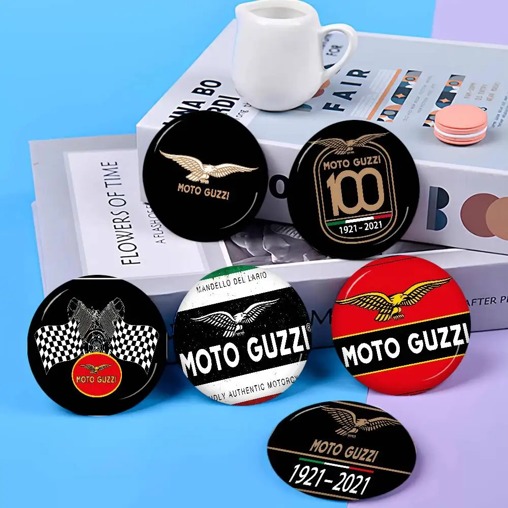 M-Moto G-Guzzi Pin de Hojalata Personalizado con Personaje de Anime, Broche Retro, Insignia de Cuello de Dibujos Animados, Joyería, Regalo para Fans