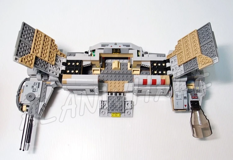 678 Stück Space Plan Resistant Troop Transporter Senkung Ramp 10577 Bausteine Spielzeug kompatibel mit Modell