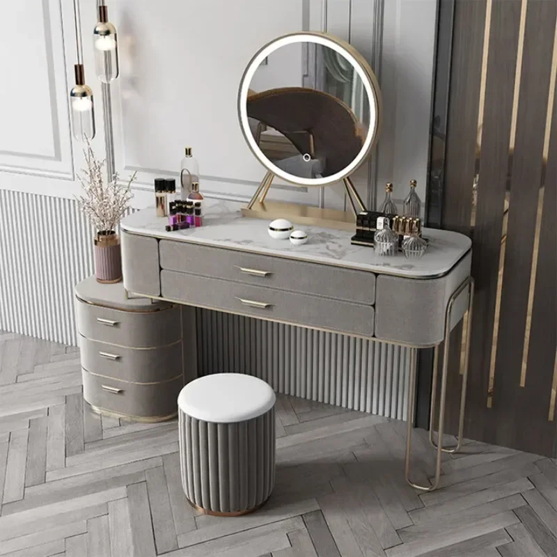 Simple small apartment dressing table