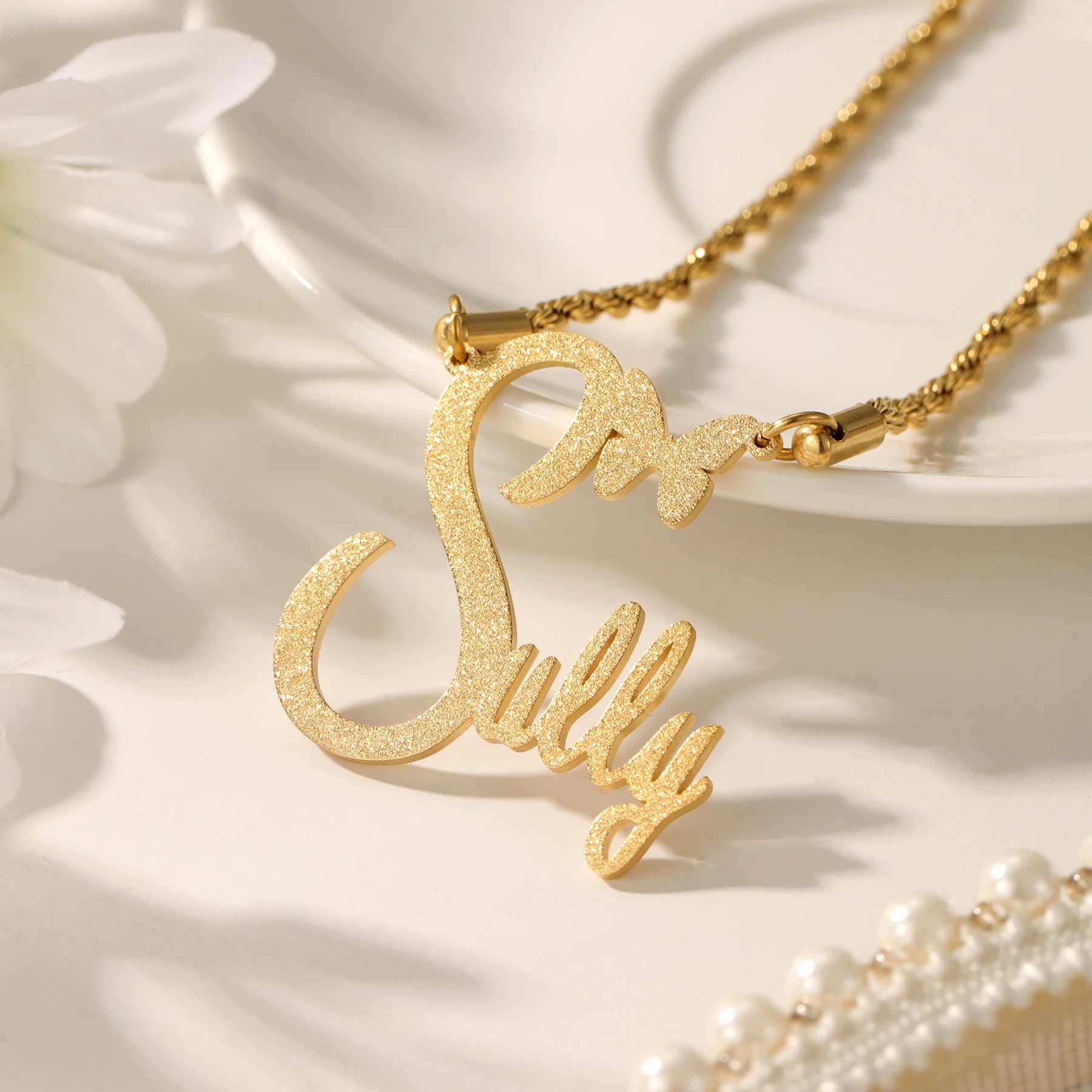 

Ожерелье с индивидуальным именем, художественный шрифт, изогнутый начальный бант, подвеска, блестящая песочная отделка, плетеная цепочка, индивидуальный подарок на Рождество