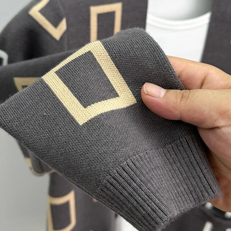 الرجال جديد الخريف عالية الجودة الرجال سترة مشغولة من الصوف الخامس الرقبة الكورية نمط هندسية الجاكار معطف شال غير رسمي ملابس للرجال