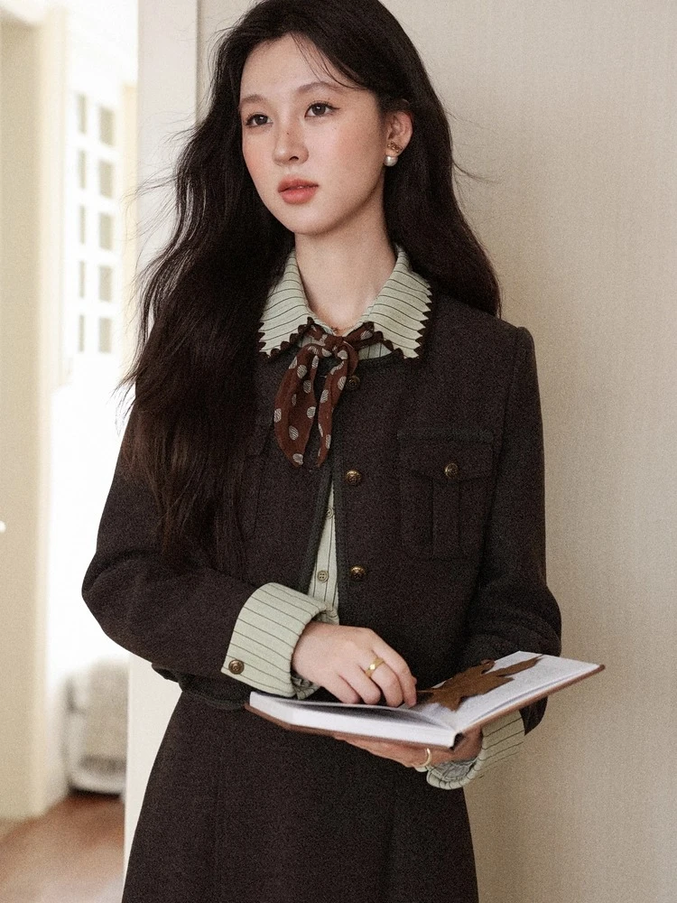 

ALXNAN Short Jackets Regular-fit Edge Wrapping Button Front Pockets Women's Outerwear New Elegance Commuting Ladies Coats L58025