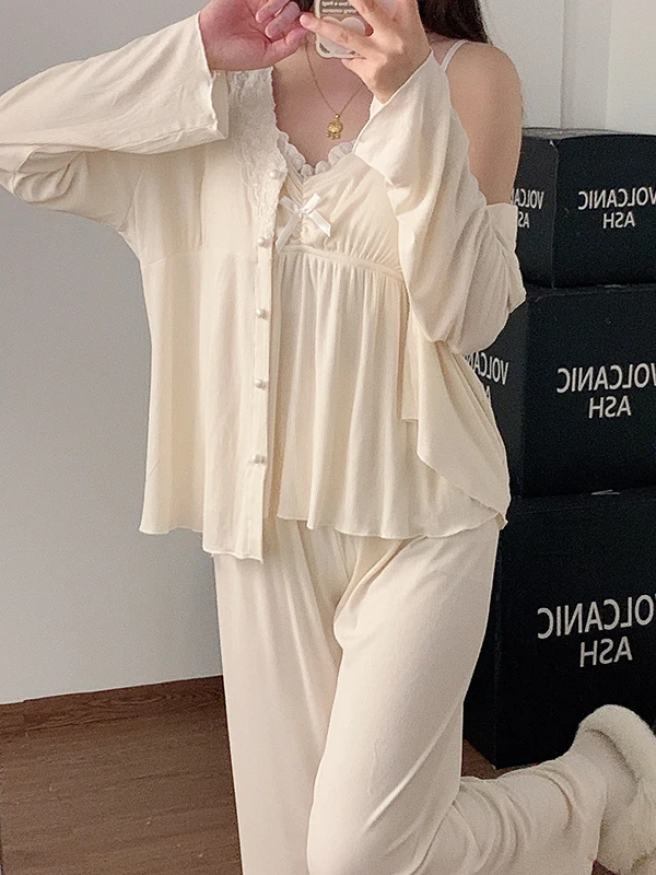 conjunto-de-tres-piezas-de-camison-modal-con-cuello-en-v-manga-larga-botones-almohadillas-en-el-pecho-color-liso-encaje