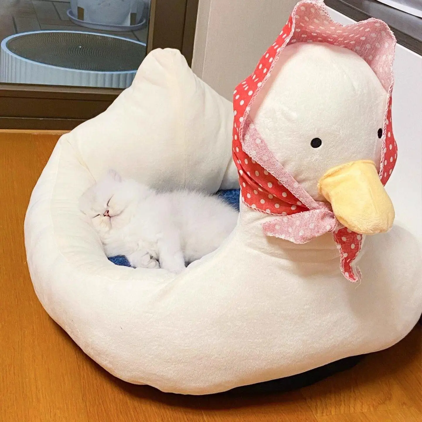 adorabile-cuccia-per-animali-domestici-cuscino-per-tutte-le-stagioni-design-cartoonesco-morbida-e-confortevole-con-base-in-silicone