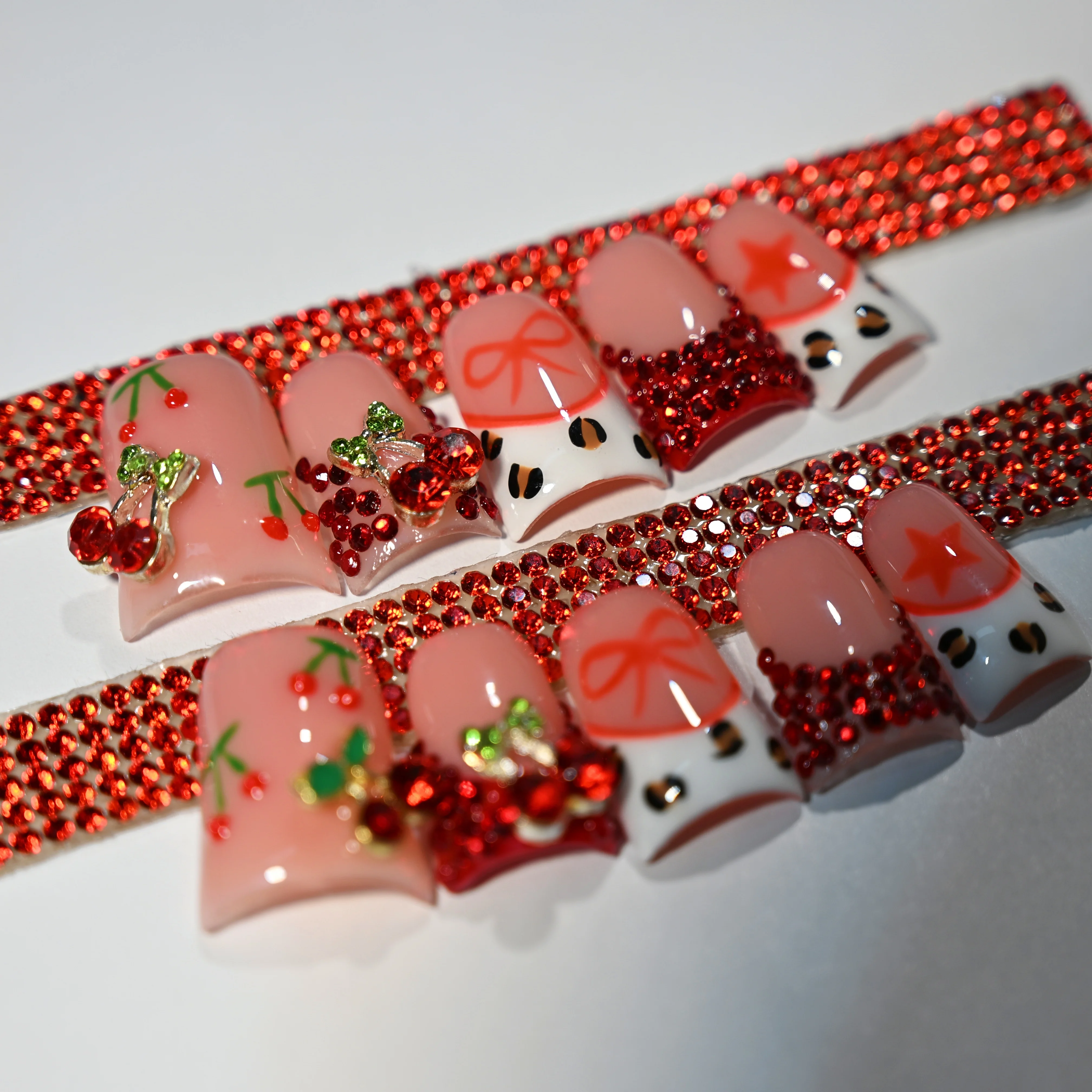 اليدوية الحلو منفعل الكرز الأحمر الصحافة على الأظافر القوس حجر الراين ليوبارد طباعة كتلة اللون الأظافر القابلة لإعادة الاستخدام #5