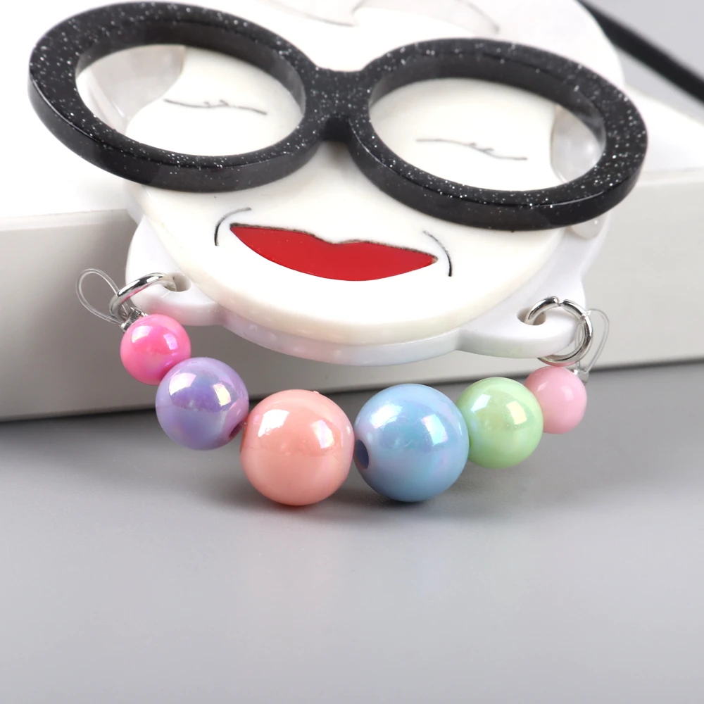 New Cartoon Large Glasses Lady Celebrity Pendant Necklaces for Women Acrylic Wear Beads Collar Granny Choker Necklaces Jewelry