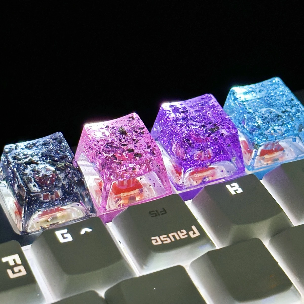 1PC Handmade Customized Resin Keycap OEM R4 Personalized Drop Glue Ice Transparent Silver Foil Keycaps for Mechanical Keyboard