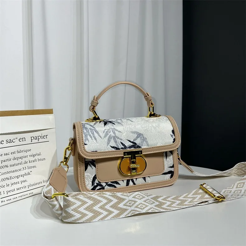 

Autumn Winter Embroidered Crossbody Bag Women's Fashion Single Shoulder Handbag Lock Buckle Bag Artistic National Style Bag