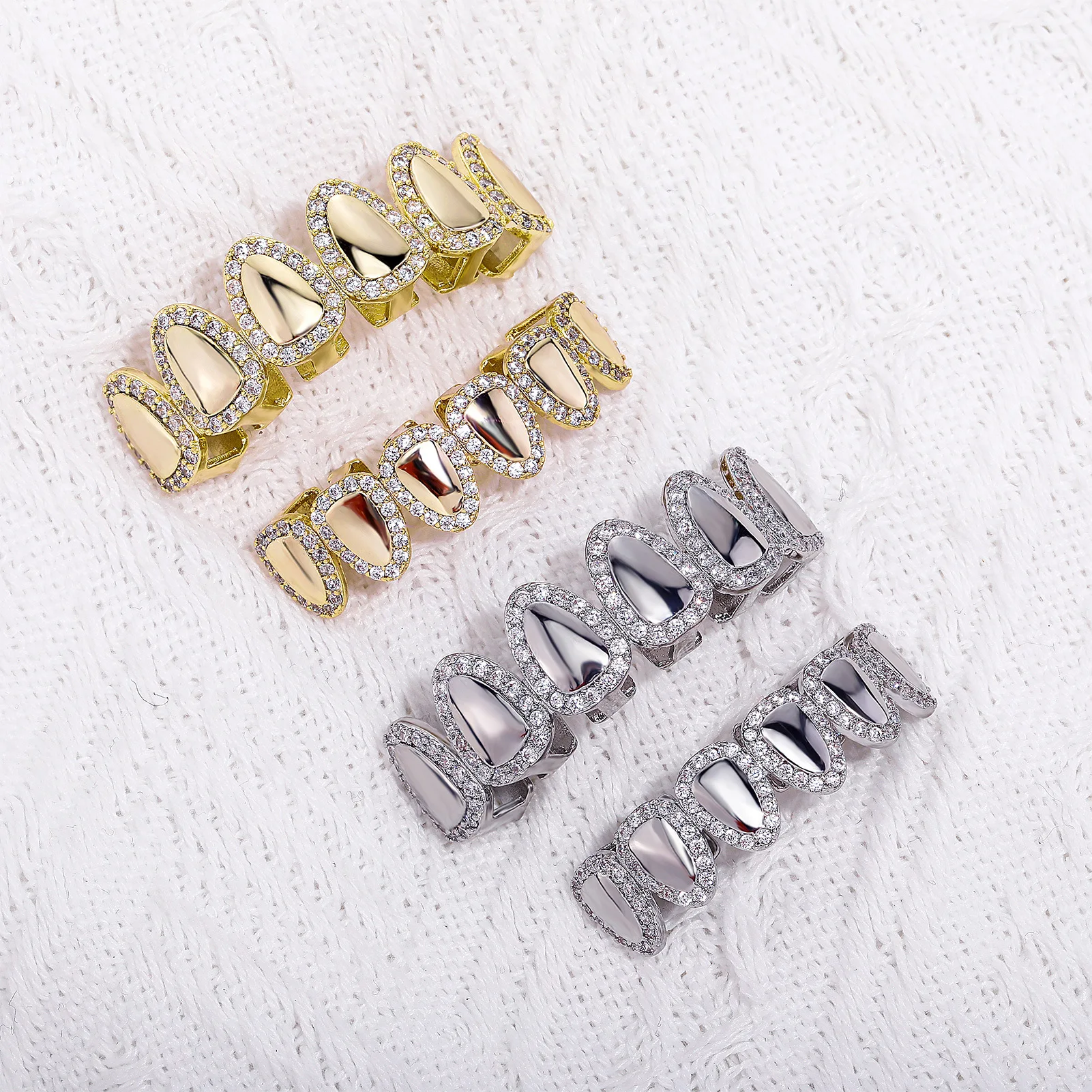 Set gigi cinta Grillz Set atas bawah es batu zirkonia kubik bahan kuningan Hip Hop perhiasan Cosply untuk pria