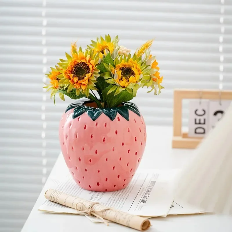 

Strawberry ceramic vase home bedroom entrance living room dining room desktop flower arrangement simulation fruit ornament