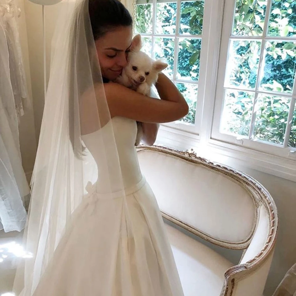 ホワイト/アイボリー A ラインのウェディングドレス 2025 女性エレガントなストラップレス Vestidos De Novia 女性シンプルなボートネックサテンロング花嫁ドレス