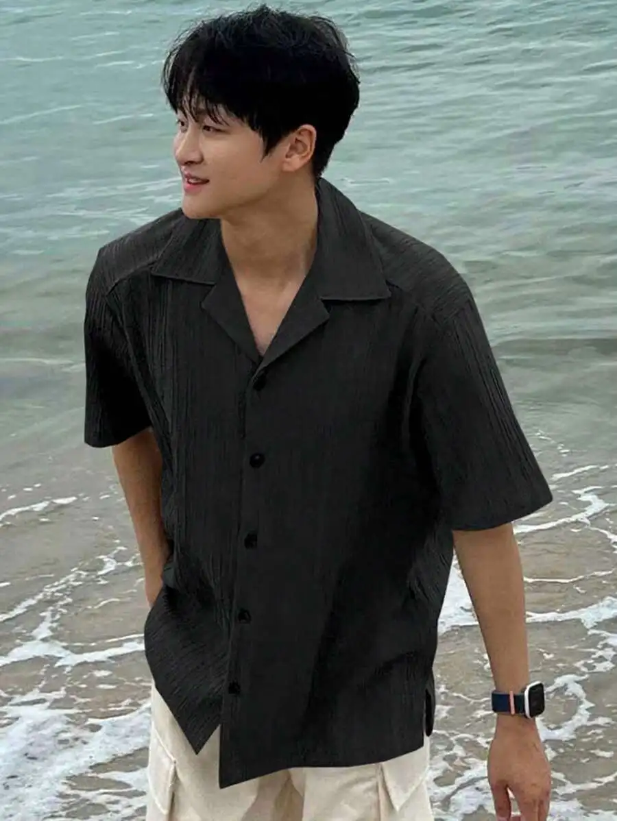 

Men's Black Solid Short Sleeve Casual Shirt with Pleated Texture for Summer Beach Wear