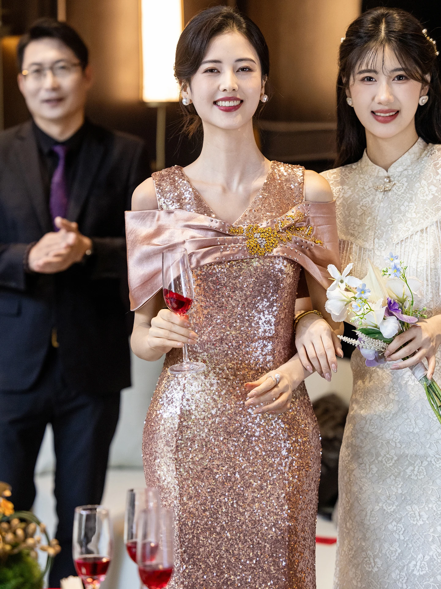 

Золотое вечернее платье с пайетками и шлейфом для матери невесты, с завышенной талией, на молнии, элегантный вид