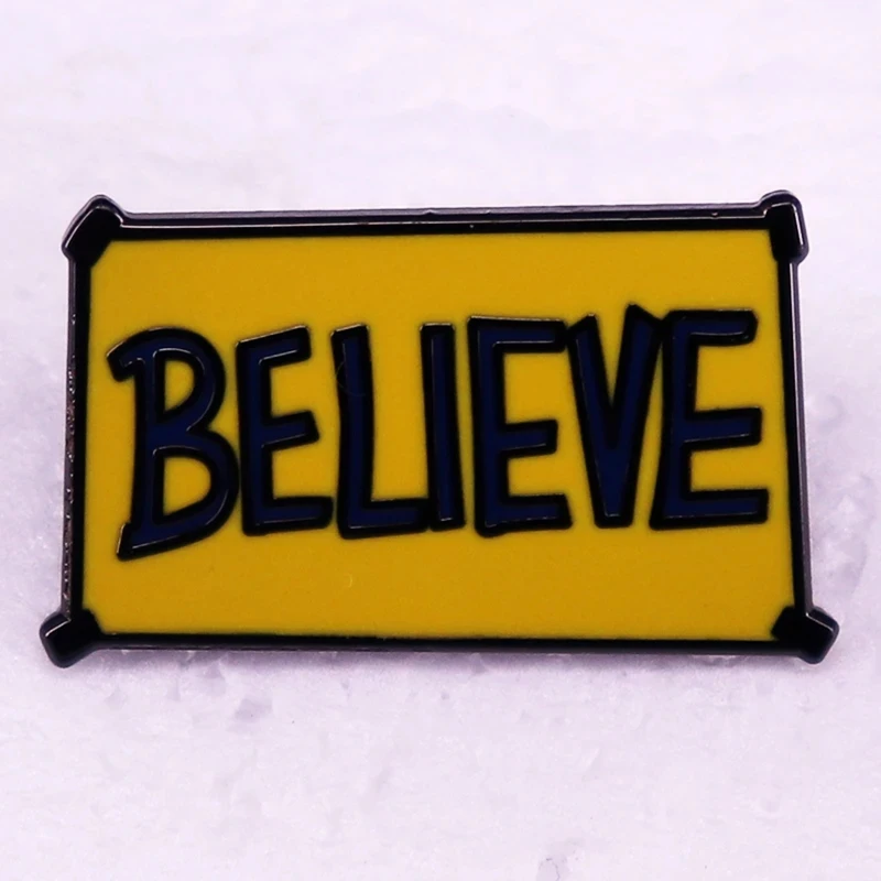 Ted Lasso BELIEVE Zeichen insignia esmalte Pin broche joyería para varias mochilas de ropa y bolsos