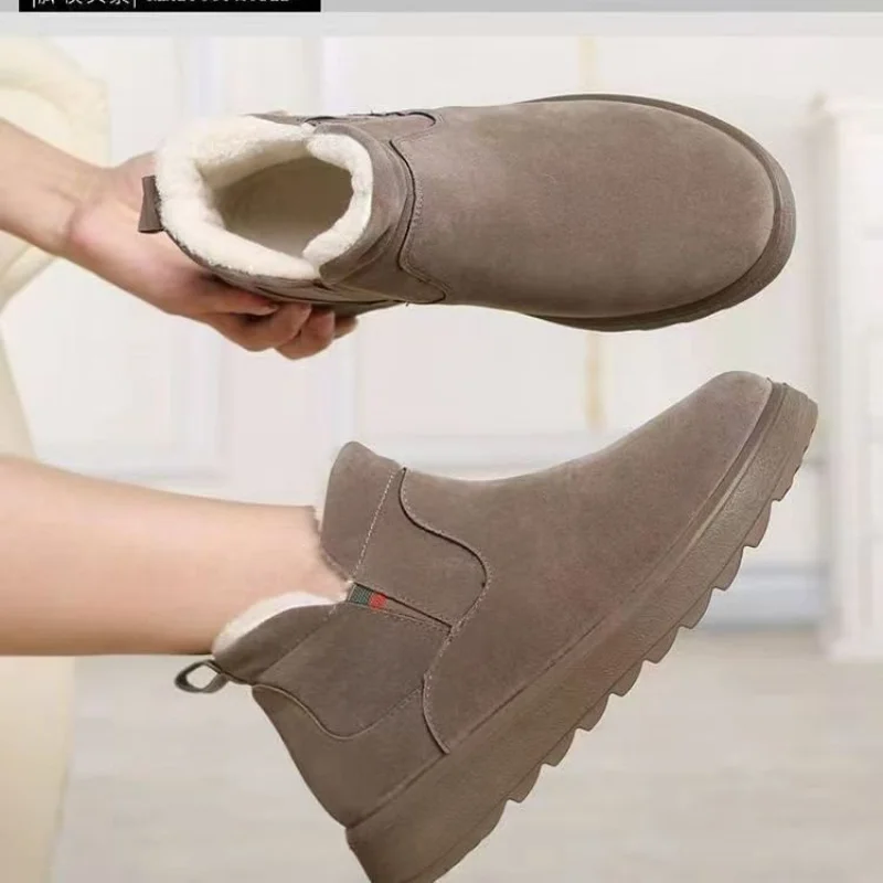 

2025 New Women's Black Ankle Boots Winter Warm Plush Thickened Fashion Versatile Non-Slip Shoes
