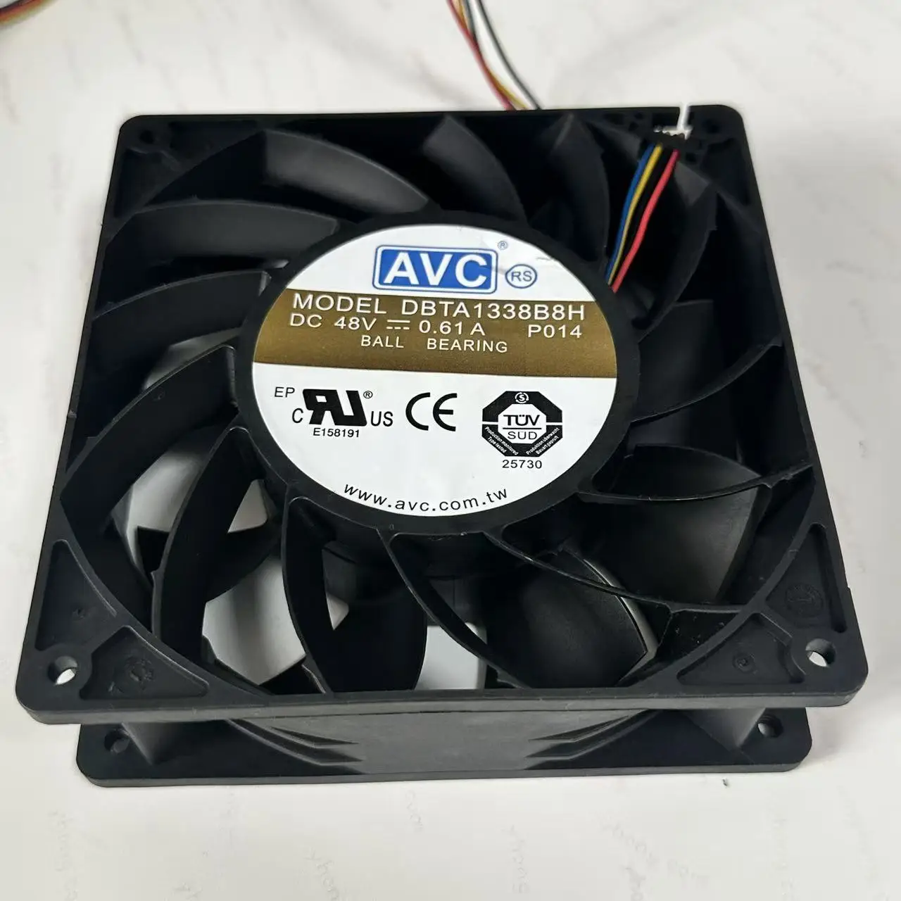 

AVC DBTA1338B8H P014 DC 48 В 0,61 А 127x127x38 мм 4-проводной охлаждающий вентилятор для сервера