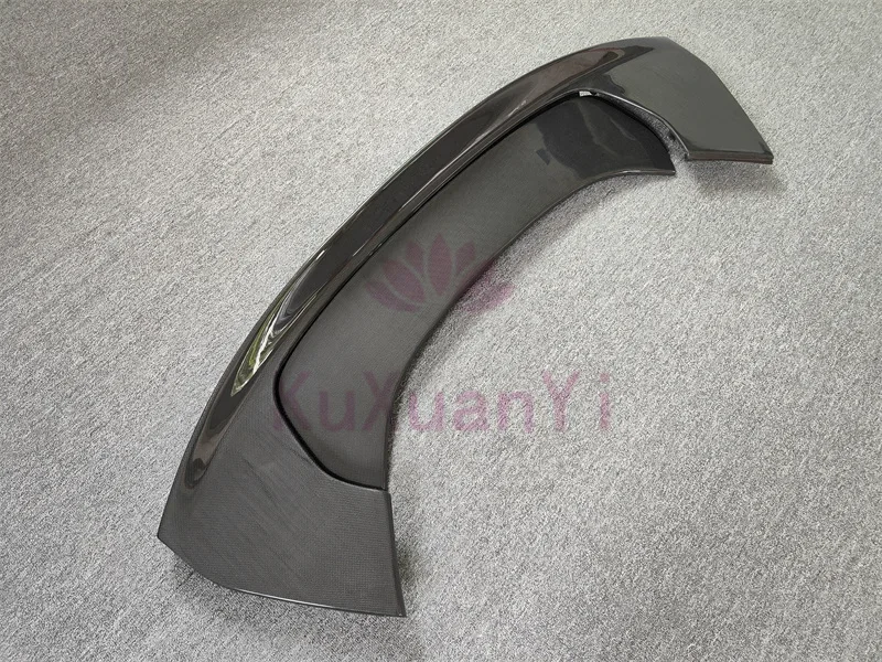 OEM style high-quality dry carbon fiber rear spoiler for direct factory sales of Ferrari SF90 body kit in 2021