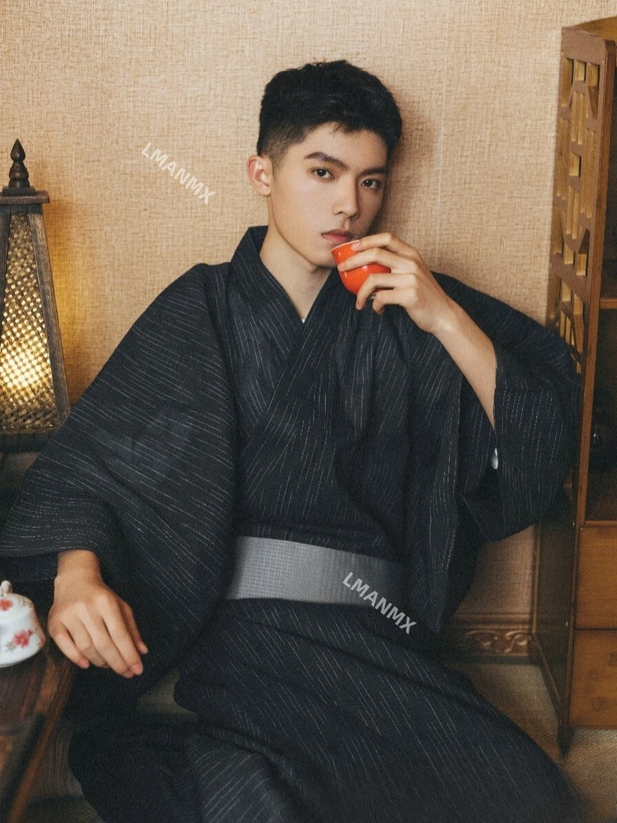 

Robes Classic Black Samurai Clothes Men Breathable Underwear Kimono Traditional Japanese Cosplay Home Pajamas Bathrobe