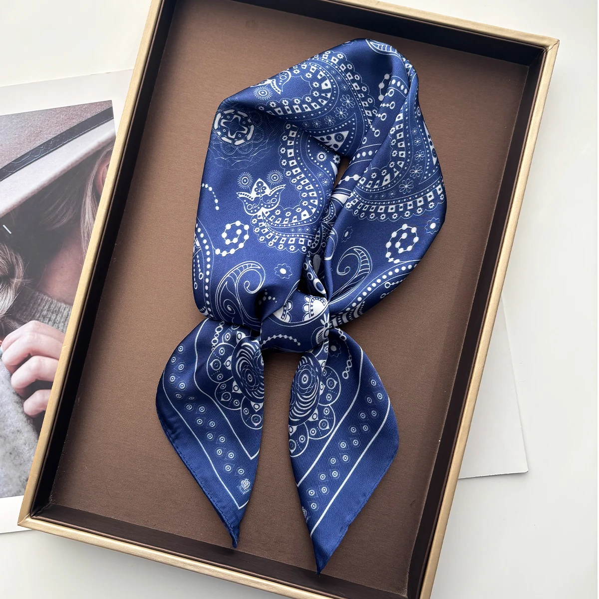 

2026 женский квадратный шарф, шелковый шейный платок с имитацией принта, бандана, женская шаль, шарфы, повязка на голову, галстуки