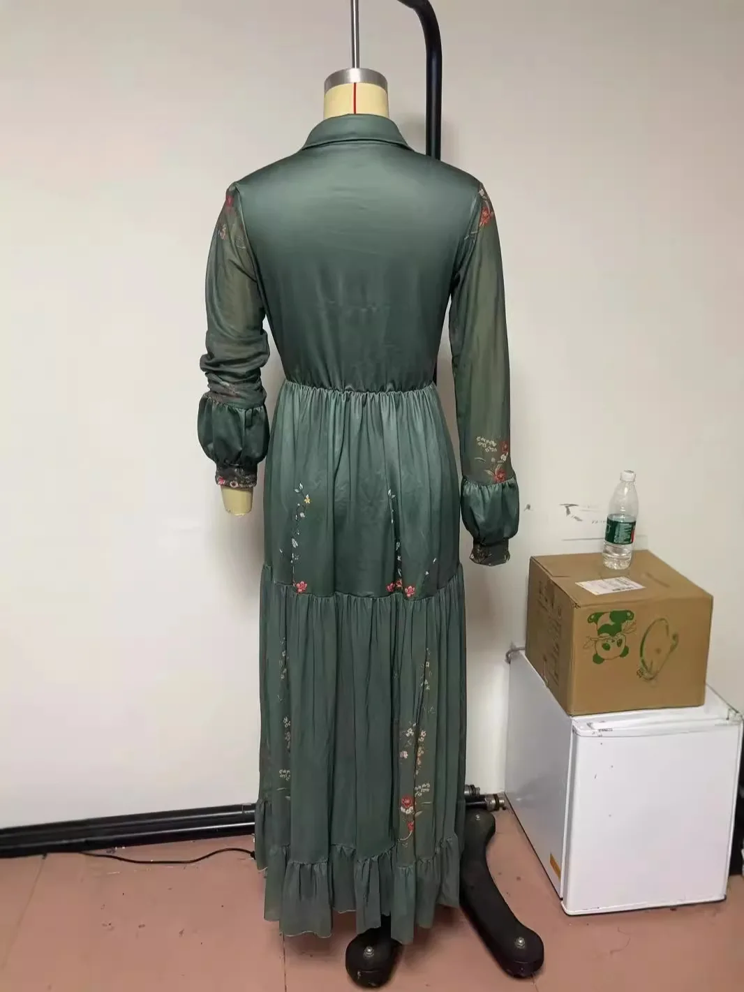 Robe imprimée à manches longues et col en v, jupe longue, style pastoral rétro, européen et américain, nouvelle collection automne 2025