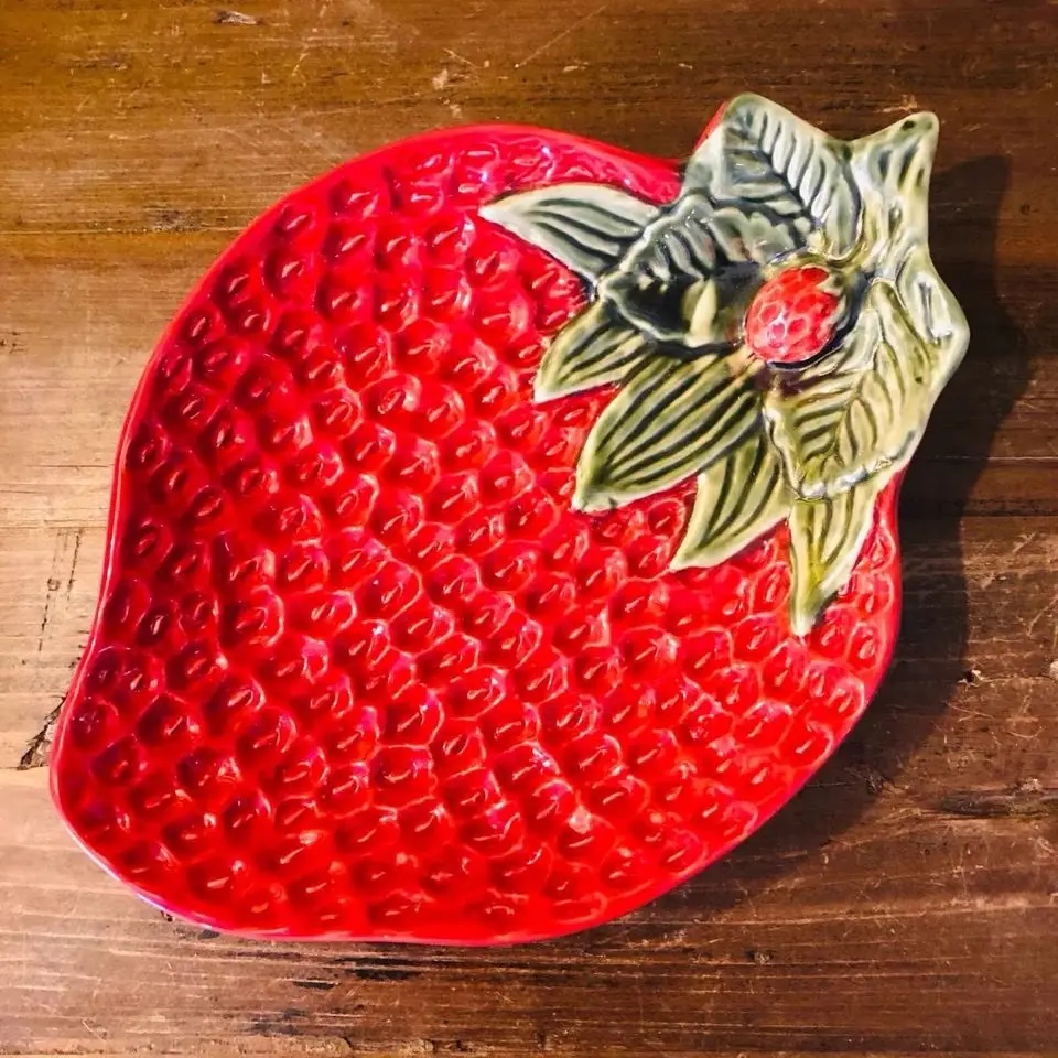 Exportación de tazas de café de la serie de fresas portugués, color bajo vidriado tallado tridimensional 3D pintado a mano