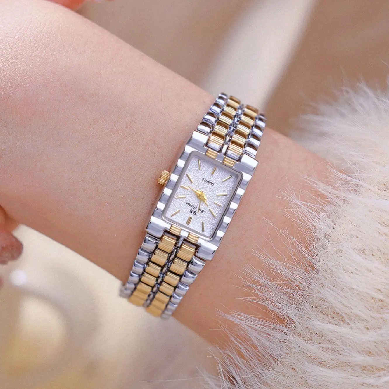 ساعة نسائية فاخرة ريترو أنيقة ذهبية وفضية ساعة مربعة صغيرة عالية الجودة سلسلة ساعات هدية للنساء