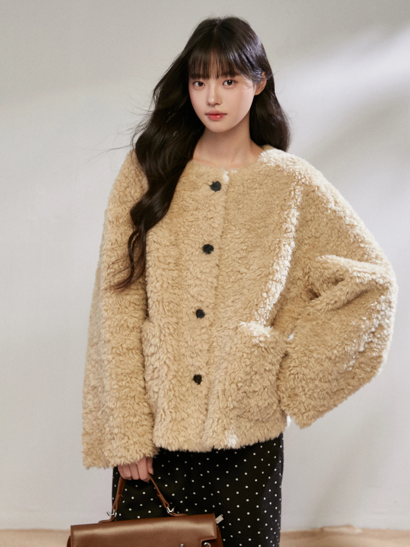 

Pinkers Collaborative Thiened Lamb Fur Jaet Women's Loose Warm Inteated Leather Fur Winter Outerwear Fem Top