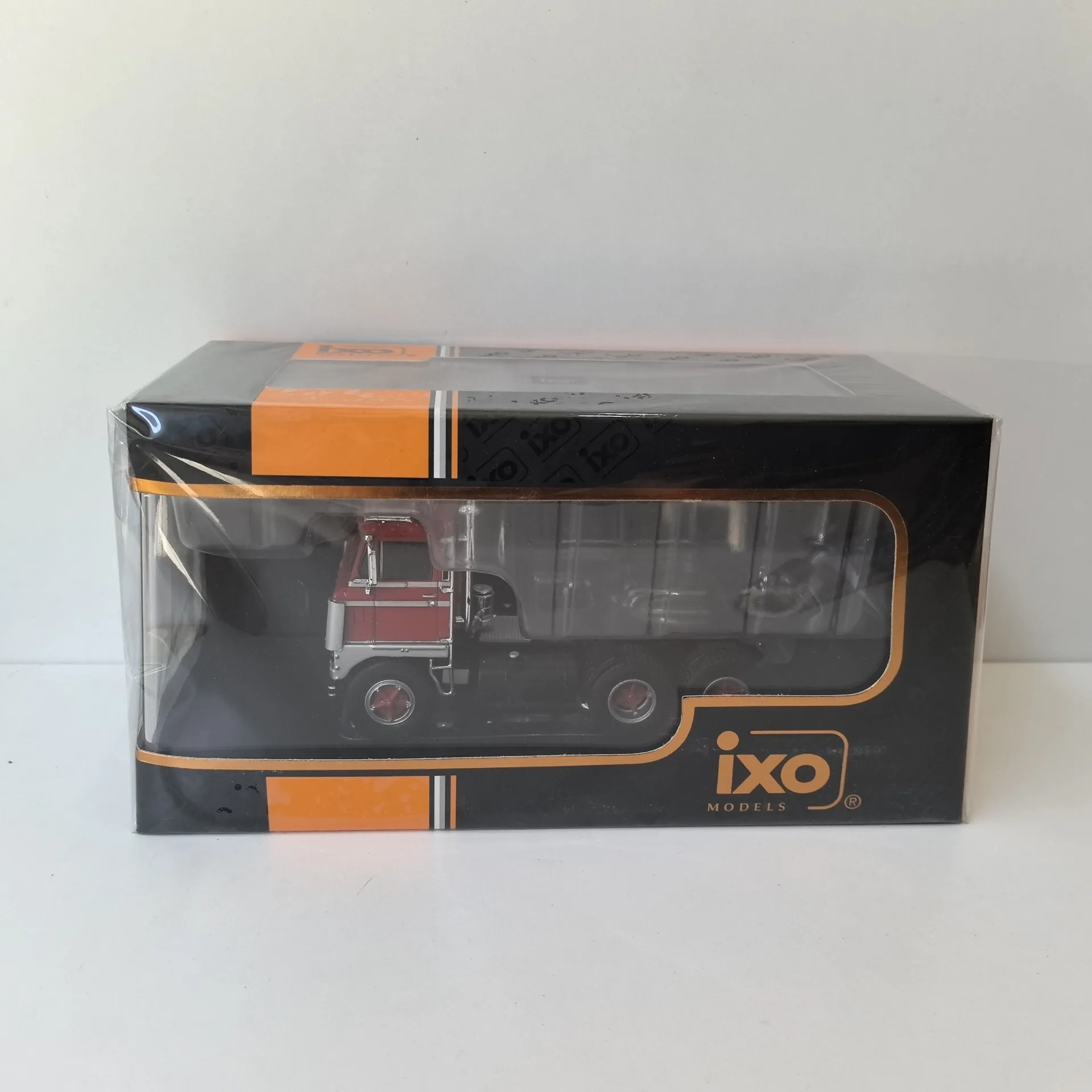 

Литой под давлением IXO, масштаб 1:43, БЕЛЫЙ 7400, 1960 год, американский трактор, модель автомобиля из сплава, Коллекционная игрушка, подарок, сувенир, украшение для дисплея