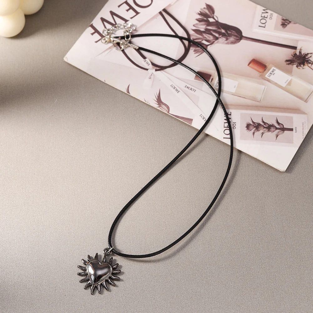 Aihua Hip-Hop-Halskette mit Herz-Sonnen-Stern-Anhänger in Gunmetal-Schwarz für Damen und Herren, Punk-Halskette mit schwarzem Seil, Choker, Halsschmuck, Geschenke – Detail 17
