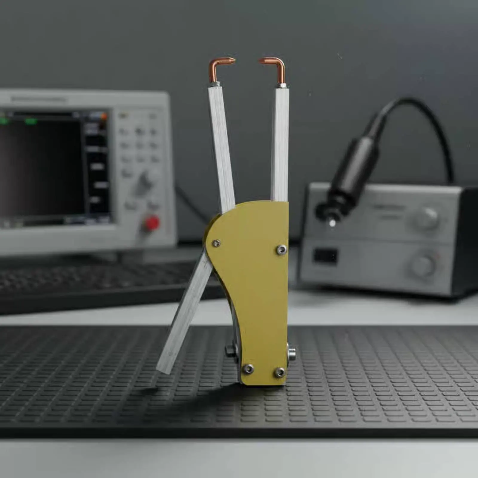 Metal Plate Joining Pliers Insulated Point Joining Pliers Handheld Point Welder Robust Duty Long-Lasting for Professionals