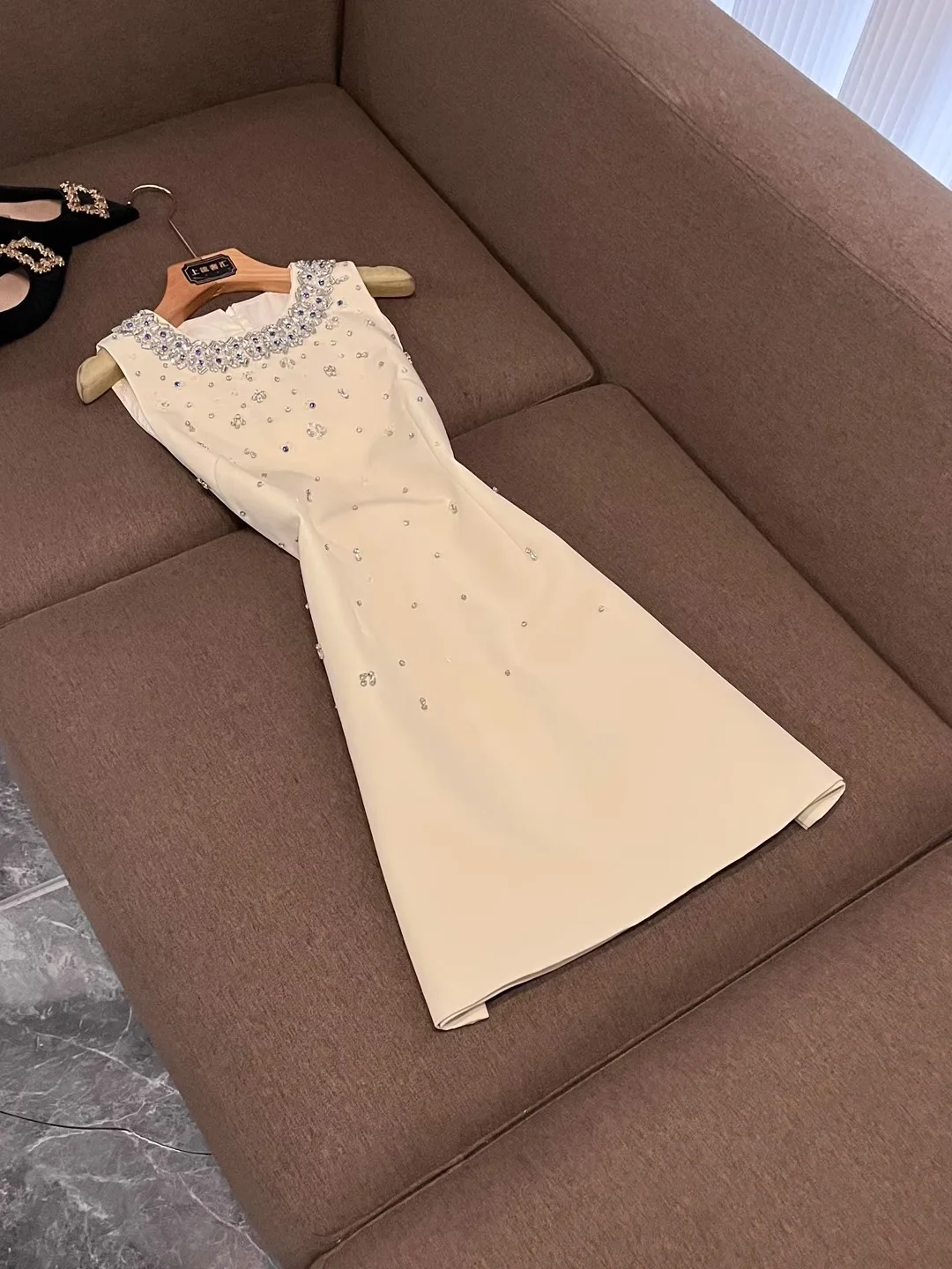 

Осень 2023, новый жилет Sle Small Fraance Water Diamond Beaded Heavy Du Ele Lady Vest Dr с высокой талией, французский Sle Long Sve