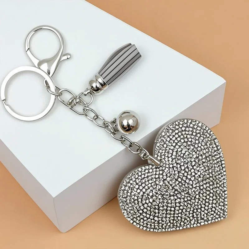 Стильный кожаный брелок в форме сердца с подвеской-кисточкой для сумок, модный брелок для ключей со стразами