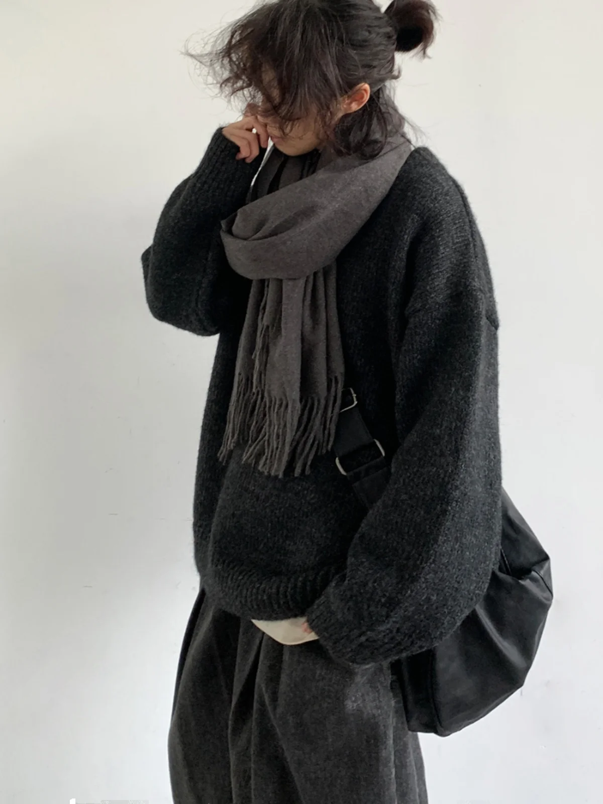 Black Knitted Wool Sweater Loose Basic Style for Men And Women Street College Style Winter Fashion Casual round Neck Long Sleeve