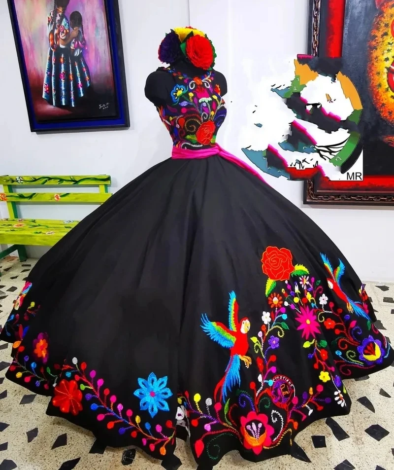 Black Princess Quinceanera Dresses Ball Gown Halter Satin Embroidery Sweet 16 Dresses 15 Años Mexican Customized